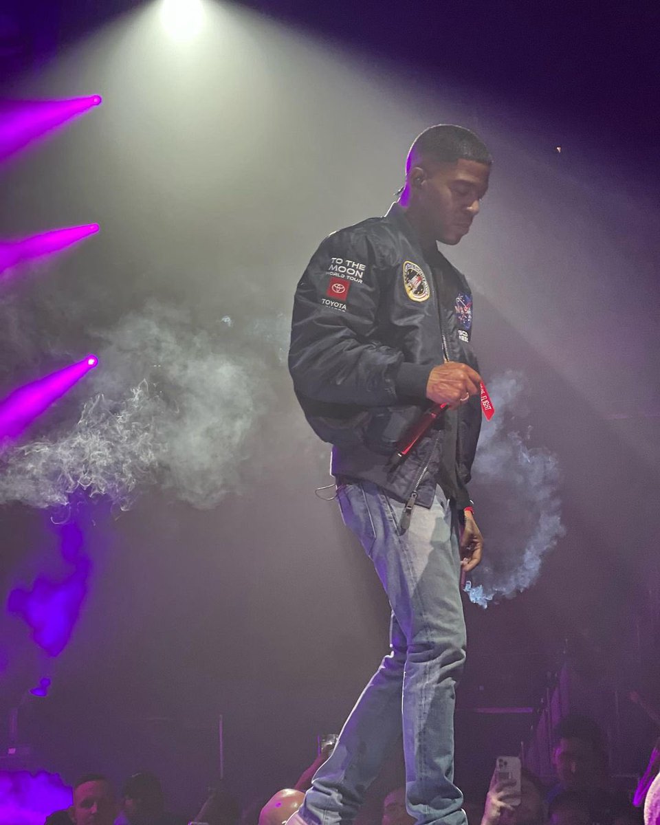 KiDindiCUDi's tweet photo. Kid Cudi last night in Houston 🔥💨 https://t.co/cfaFY2sWQN