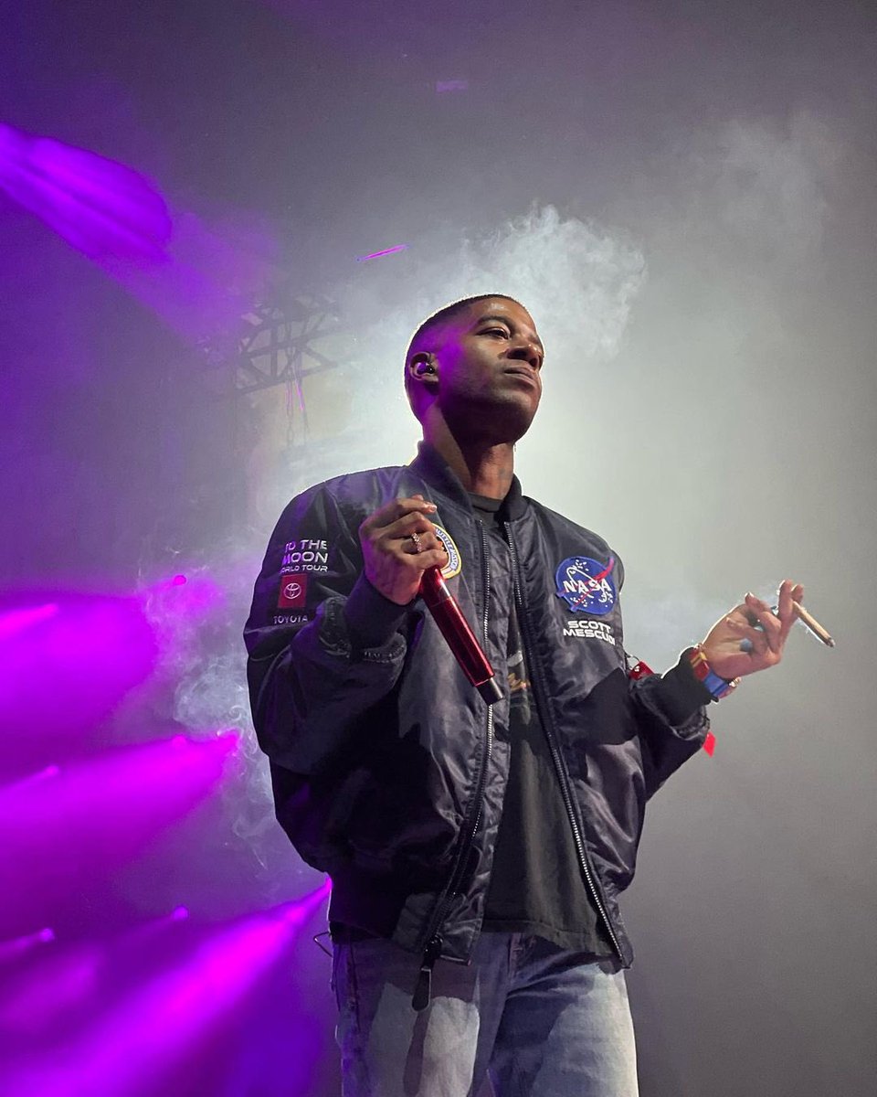 KiDindiCUDi's tweet photo. Kid Cudi last night in Houston 🔥💨 https://t.co/cfaFY2sWQN