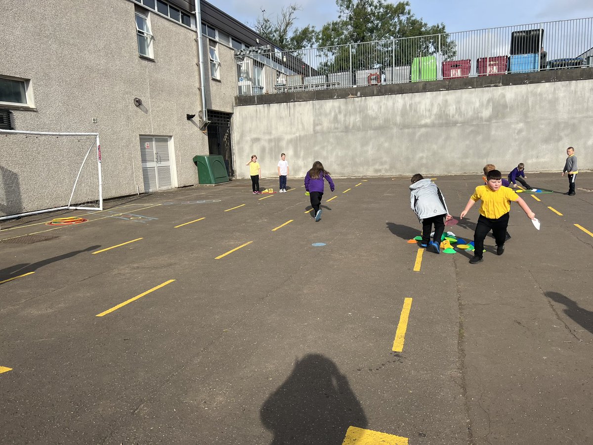 MissMcKayNPS's tweet photo. Focusing on encouragement, sportsmanship and team work during P.E through an exciting game of Treasure Chest 🏴‍☠️ Ask us about the rules of this game at home 🤔 https://t.co/dqU1rj9Dl0
