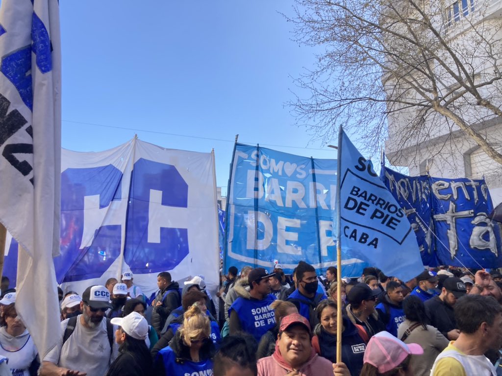 luciano_cabe's tweet photo. Repudiamos el atentado a @CFKArgentina desde las calles, en unidad con las organizaciones populares, y enfrentamos las maniobras destituyentes y los ataques de la rosca judicial macrista. https://t.co/bMttbz55Wz