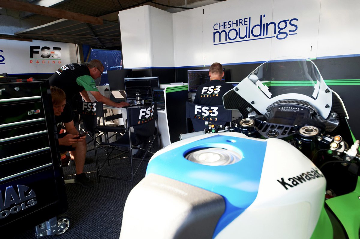 KippaxUK's tweet photo. When you have a trackday with the boys on Friday and a camping trip with the family on Saturday 🤌 

Trackday (camping 🤫😉) chairs now available. 

#kippax #kippaxuk #eclipsetherest #thermaltechnology #heattherace #thermaltechnologyuk https://t.co/v3MybB0lD9