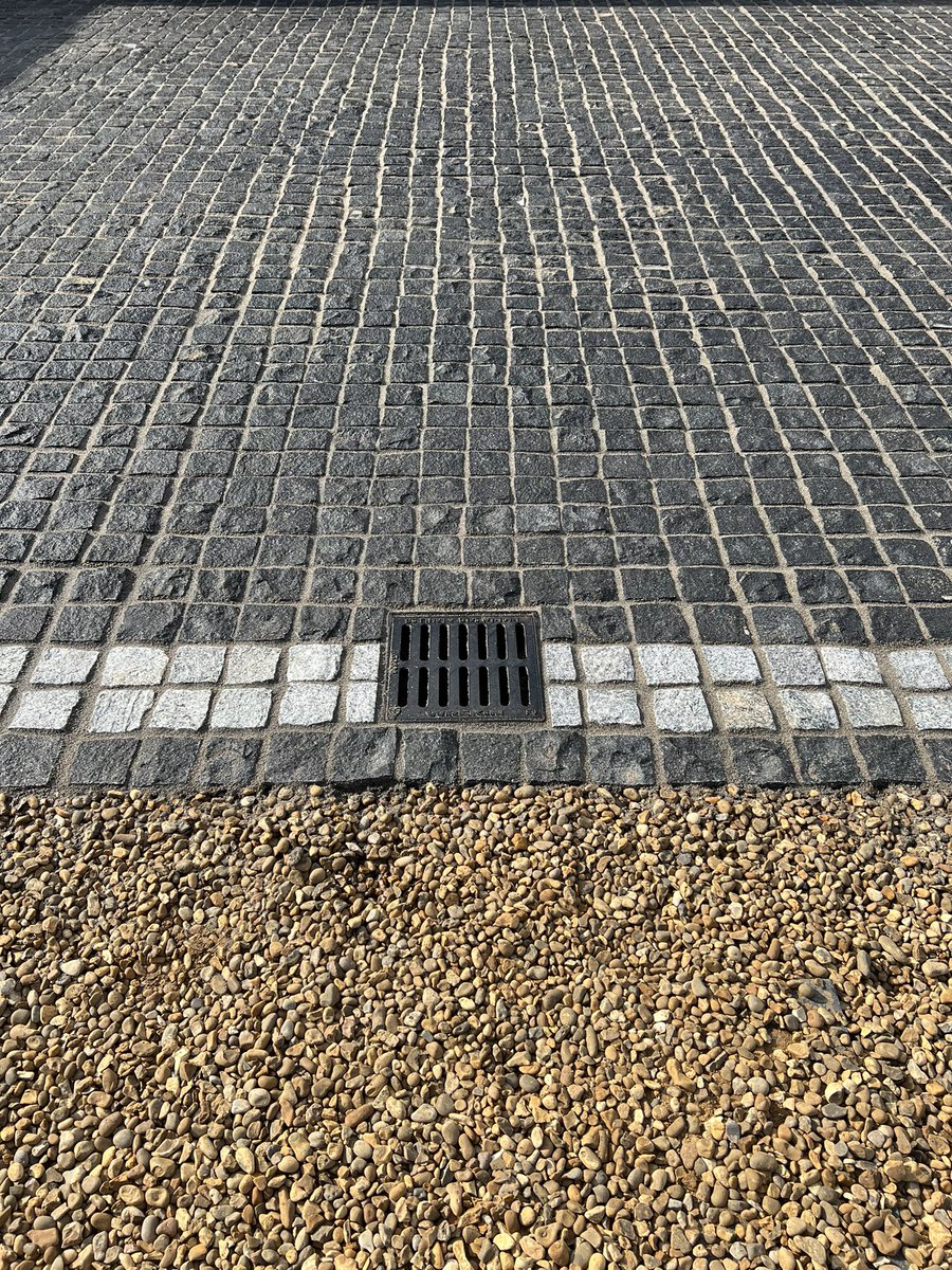 jdma_paving's tweet photo. 110 m2 granite sett parking area completed this week in Wymondham, Norfolk. #paving #quality #perfection #norfolk #jdma https://t.co/d7M8MJyvl1