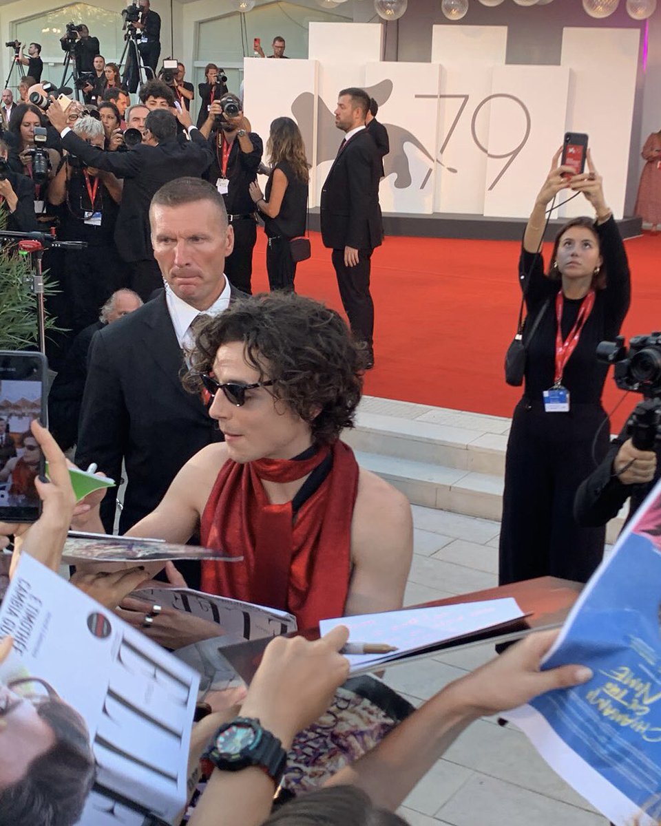 nnnikolt's tweet photo. @RealChalamet дядь, оденься🤨
#TimotheeChalamet #Venezia79 
#ТимотиЧокопай https://t.co/OX7gqY3t22
