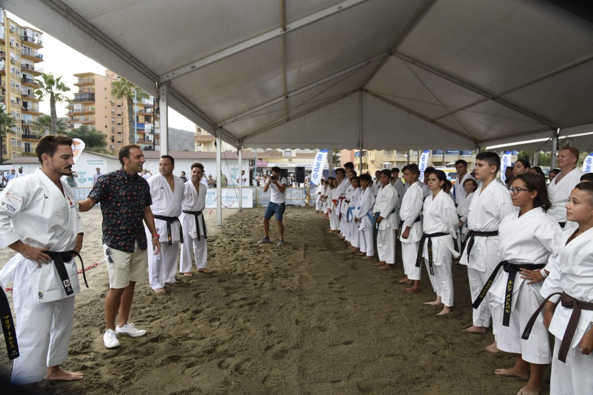 Torremolinos_On's tweet photo. Cerca de 200 karatecas  de ocho países toman parte desde hoy en el 'Kárate Beach Training', en Playamar de la mano del subcampeón olímpico Damián Quintero.

El concejal de Deportes, Ramón Alcaide, ha acudido a la presentación de esta iniciativa pionera en España.

#torremolinos https://t.co/D6yvZTENC5