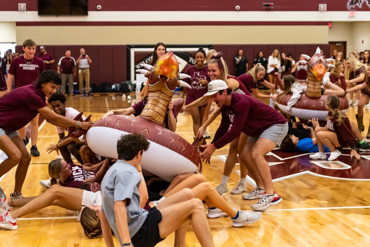HenryHueyPhoto's tweet photo. Dragon boat races, RRHS pep rally 9/2/2022. @DragonNationRR #RoroHoCo https://t.co/NZCgsARtLA