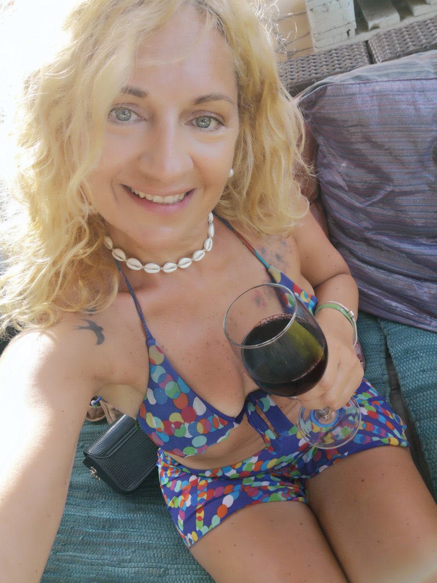 cassieraconfusa tweet picture