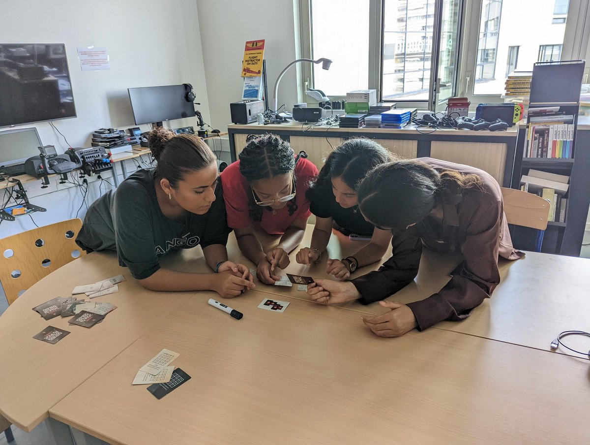 Gamixlab's tweet photo. Après midi jeux de société pour clôturer une semaine de pré-rentrée L1 @InfoEtGestion bien dense ! @philippelid @IAEFRANCE @UPECactus @cidp_upec @parcoursup_info @parcours_metier @EduniversalEEA @IAE_G_Eiffel @EdUTeamUPEC https://t.co/5ouQZGOBK0