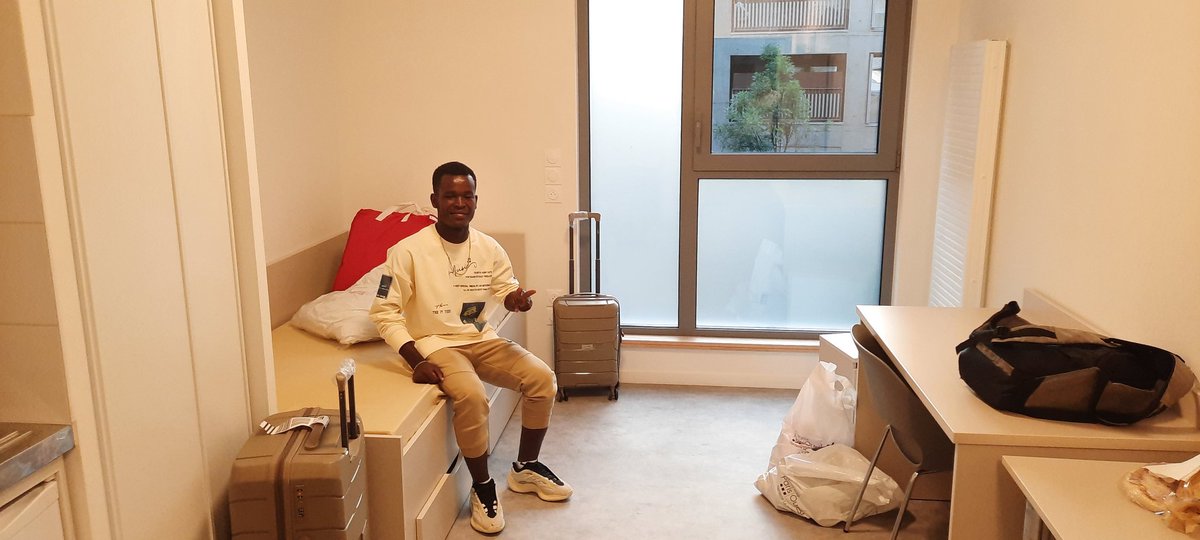 yettai's tweet photo. Programme #UNIVR: Accueil d'un jeune étudiant réfugié @UParisNanterre
 , dans son logement @ALJTweet .Merci à tous, à Annick Suzor Weiner de  l'@auf_org et @LaraTorri de @UNHCRfrance 🙏 https://t.co/u2iE0si708