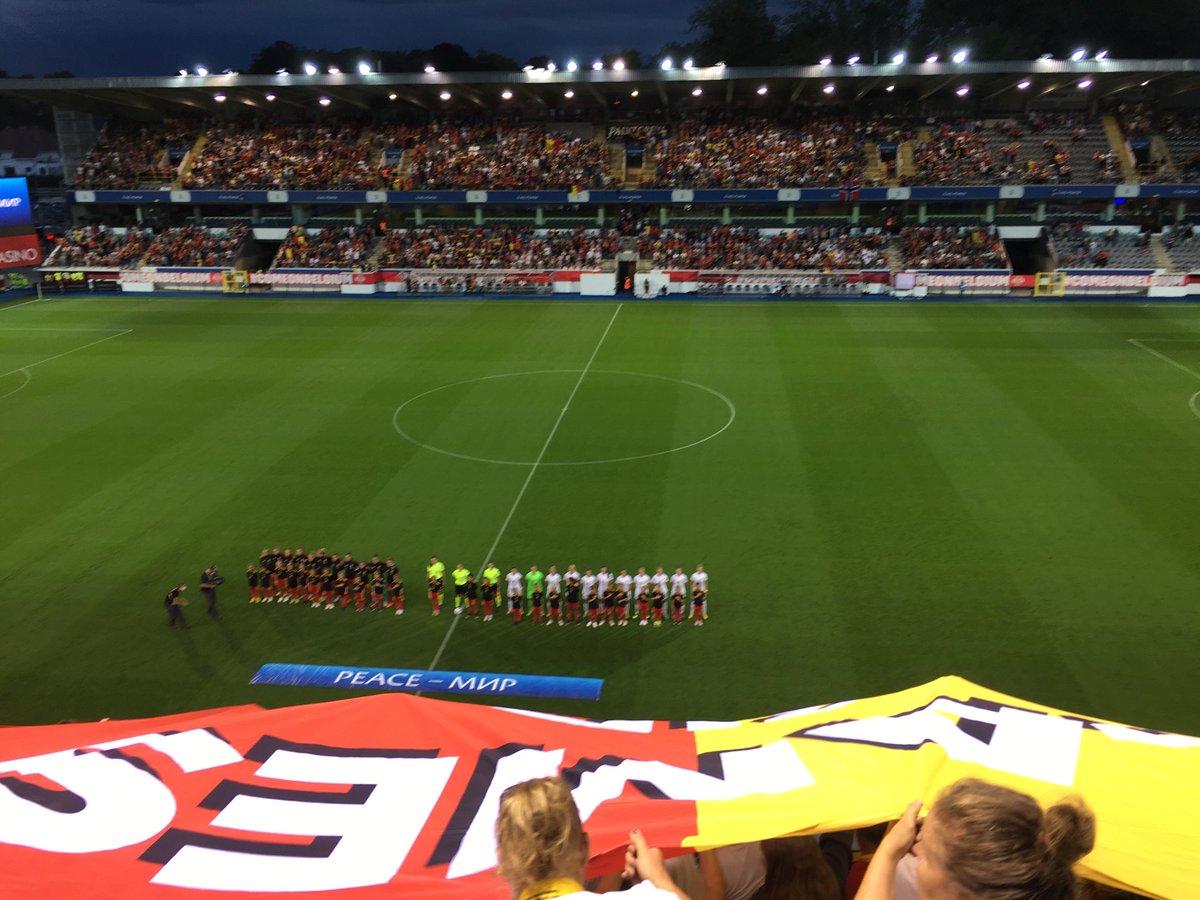 BartLagae's tweet photo. De Red Flames breken het toeschouwersrecord voor een vrouwenmatch in België en een voetbalmatch - mannen of vrouwen - in Leuven. #DenDreef #belnoo https://t.co/954NB4wpDB