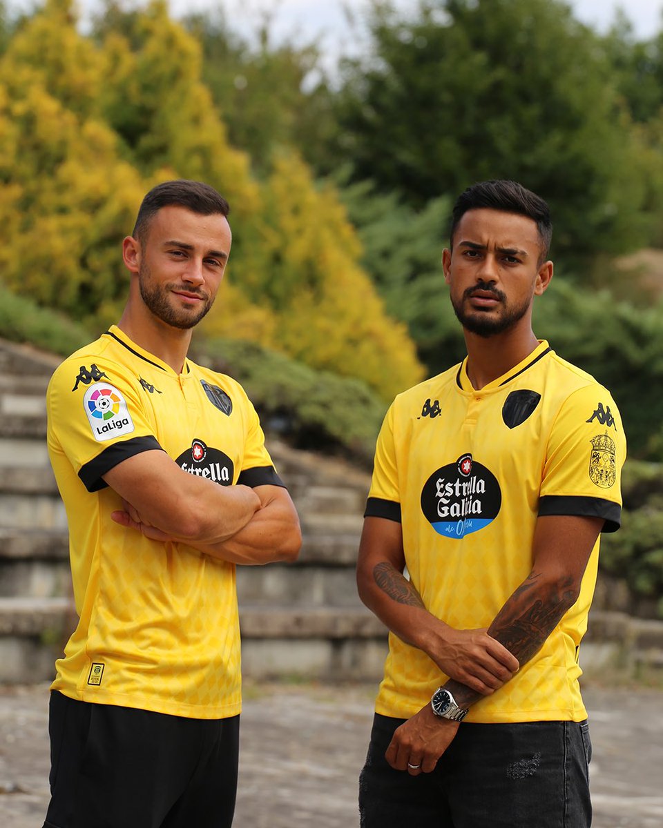 CDeportivoLugo's tweet photo. Que ben vos senta o amarelo, @claveria__p4 @JR_jose12 🤩💛

#ForzaLugo https://t.co/KzKN5p0yWg