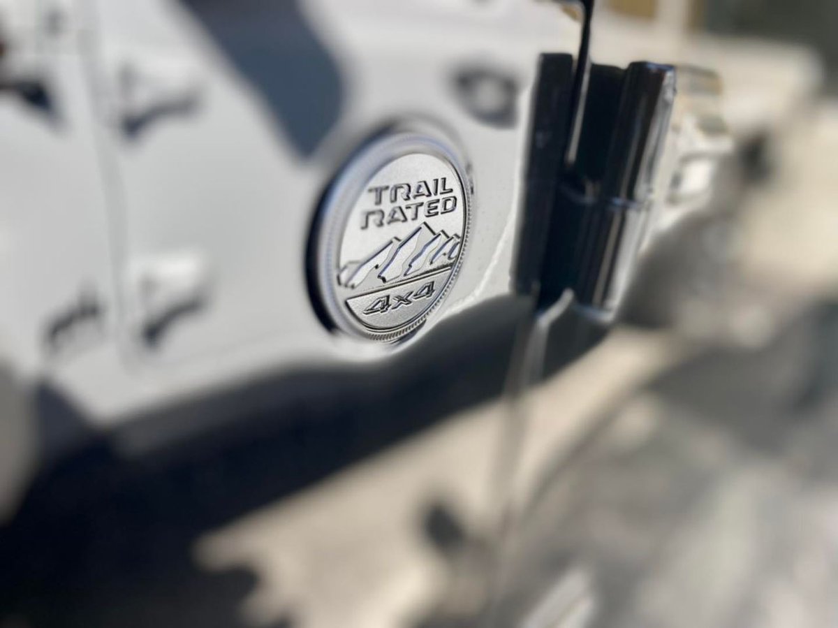 JonesDodgeMD's tweet photo. 🔥Labor Day Savings🔥
2022 Jeep Gladiator Sport S 4x4
📍MOPAR All-Weather Slush Mats
📍10” Ground Clearance
📍Apple CarPlay
📍High Air Intake and Special Water Sealing 
📍Tru-Lok Electronic Locking Differentials
Where would you go with your Gladiator? 
https://t.co/v4AAi8a4Le https://t.co/pZQeuIygxJ