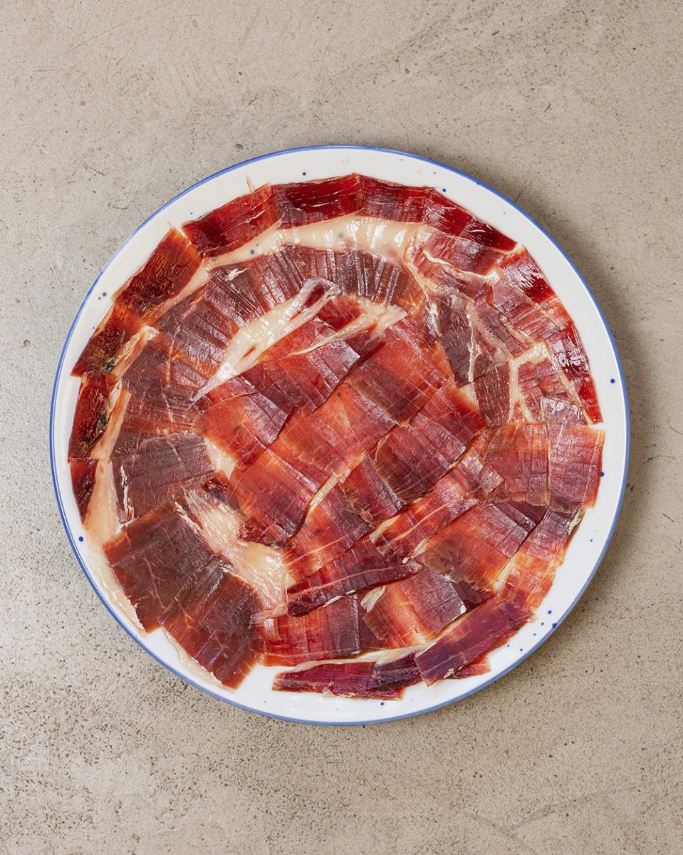 🐽 𝙹𝚊𝚖𝚘́𝚗 𝚒𝚋𝚎́𝚛𝚒𝚌𝚘 𝚍𝚎 𝚋𝚎𝚕𝚕𝚘𝚝𝚊

El Jamón 100% ibérico de bellota es una de las grandes joyas de nuestra abacería. ¡Te esperamos en Los Alcores!

Reserva mesa en el 656 44 55 25.