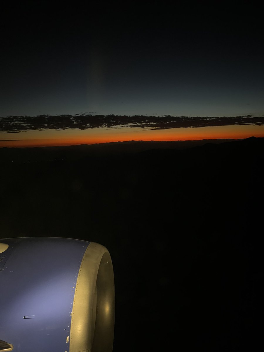stephhangel's tweet photo. @SouthwestAir Wednesday night coming into #LAS https://t.co/TU425tszcz