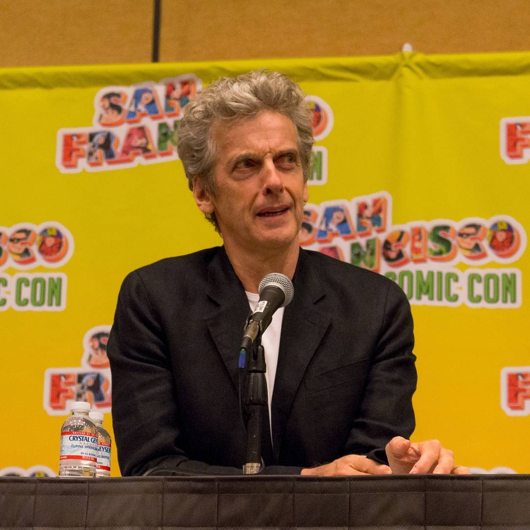 brinatello's tweet photo. #FlashbackFriday (September 2, 2017): #PeterCapaldi attends @SF_ComicCon to meet fans and receive lovely gifts such as this #TARDIS shaped ukulele at his Q&amp;A panel. 🥰💕 Photos by Justin Lai. #DoctorWho #TwelfthDoctor #SFCC2017 #SFComicCon2017 #FridayVibes https://t.co/eiMTZTGDkh https://t.co/natzsEWC9T