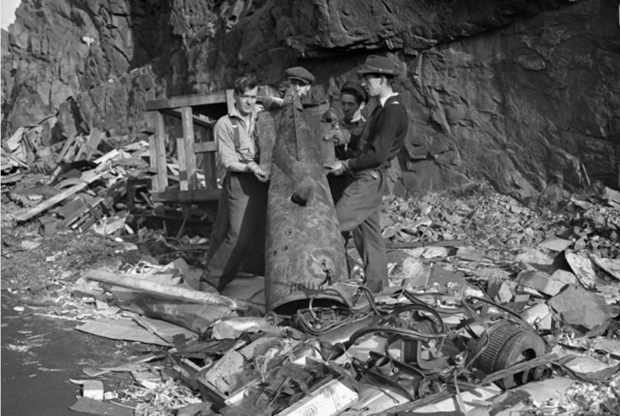 ParcsCanadaTNL's tweet photo. Aujourd'hui, le #GduC, avec le soutien de @ParcsCanada, commémore les attaques des sous-marins allemands sur l'île Bell en 1942 visant à perturber l'approvisionnement en minerai de fer des aciéries canadiennes.
En apprendre plus ➡https://t.co/ek7cn9LNEY https://t.co/kZXIRIcnix
