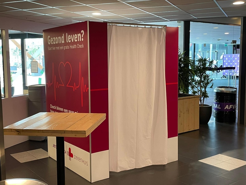 🏀 Morgen staan wij met onze Health Check Box op de fanmiddag van de Heroes Den Bosch!

Heroes speelt zijn eerste thuiswedstrijd in de voorbereiding op seizoen 2022-2023

Voorafgaand aan de wedstrijd zijn er diverse activiteiten georganiseerd voor jong en oud.

#heroes #denBosch