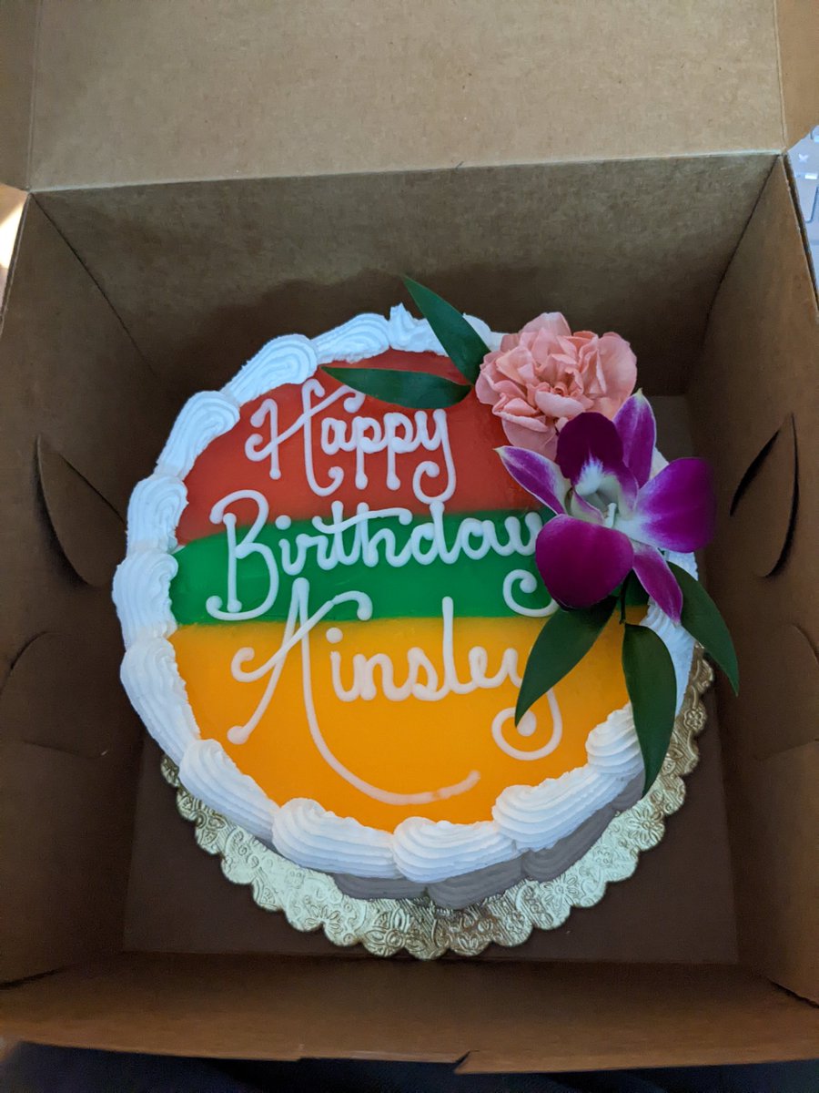 IconoClam's tweet photo. I'm 40 today! @ivysorta  got me an amazing cake🌈 https://t.co/TCR9peH5vR