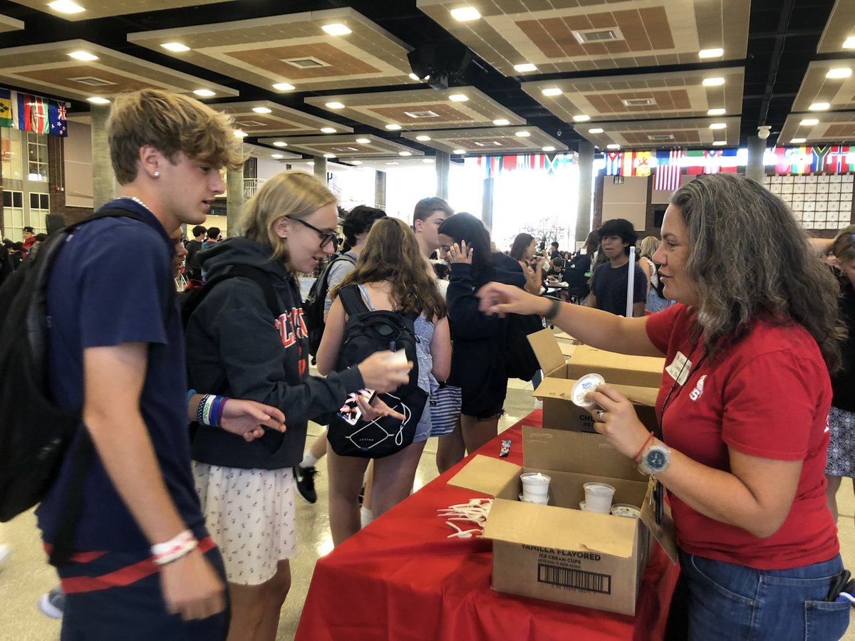 GHS_MediaCenter's tweet photo. GHS Assistant Deans Boyd and Mistretta passing out ice cream to students - what a great way to end the first (be it, abbreviated) week of school! 🍦😋 Enjoy the long weekend everyone! https://t.co/vTZZUeZUH0