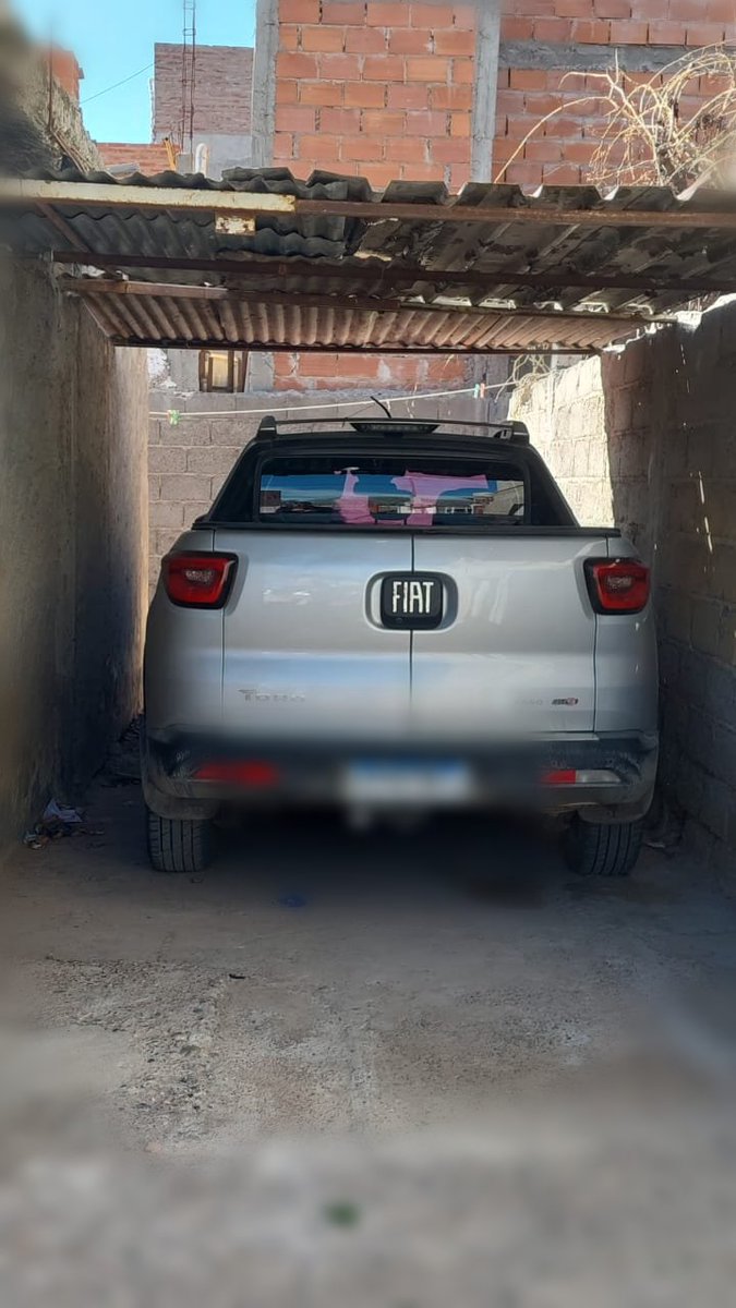 Policia_Chubut's tweet photo. MINISTERIO DE SEGURIDAD 
 JEFATURA DE POLICÍA

En relación con un 'hurto automotor', la División de Investigaciones de #Trelew realizó un allanamiento en el barrio Tiro Federal. Se secuestró una camioneta, las llaves otros vehículos, una caja de herramientas y elementos⬇️ https://t.co/JqdlqylehS
