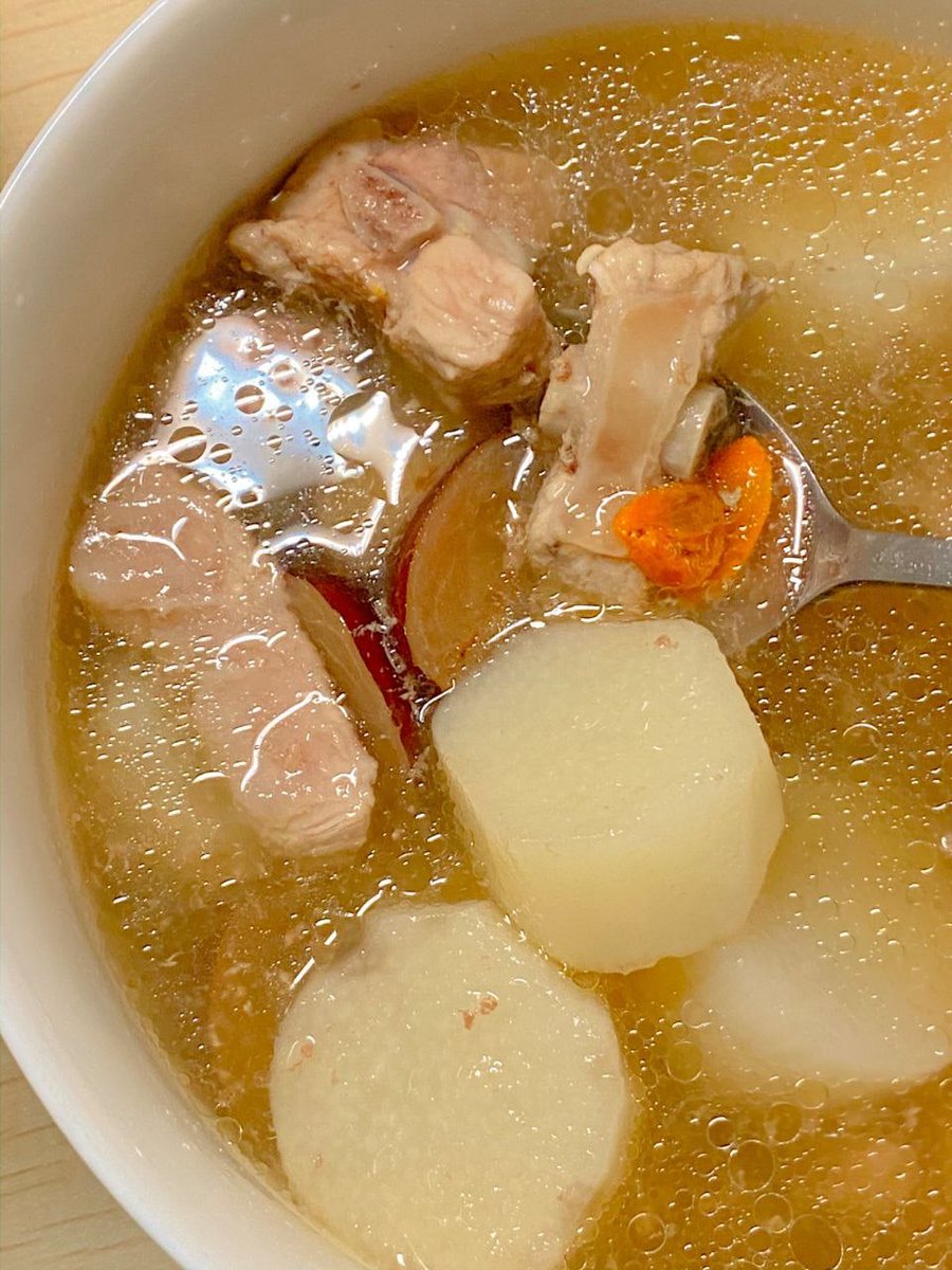 ClarkJamesc's tweet photo. A word to the contrary, one's lunch must eat well, and really did not let me down, the ingredients are fresh, how to do is delicious. #radishreddateswolfberryandporkribssoup #stirfriedgarliclettuce #lunch https://t.co/xdAS6Ce2Eo