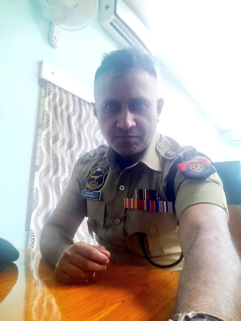 anandmishraips's tweet photo. वो चरित्र कैसा जो बदल जाए !
𝗕𝗲 𝗬𝗼𝘂𝗿𝘀𝗲𝗹𝗳 https://t.co/bIhjRXVylk