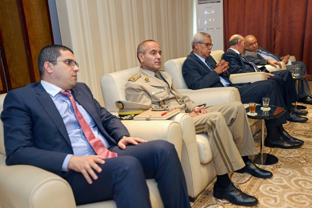 PresidenceMali's tweet image. Le Président de la Transition, Chef de l’Etat, Son Excellence le Col @GoitaAssimi, a reçu en audience, ce vendredi, une forte délégation algérienne conduite par le Ministre des Affaires Étrangères de la République Algérienne Démocratique et Populaire, S.E.M. Ramtane Laamamra