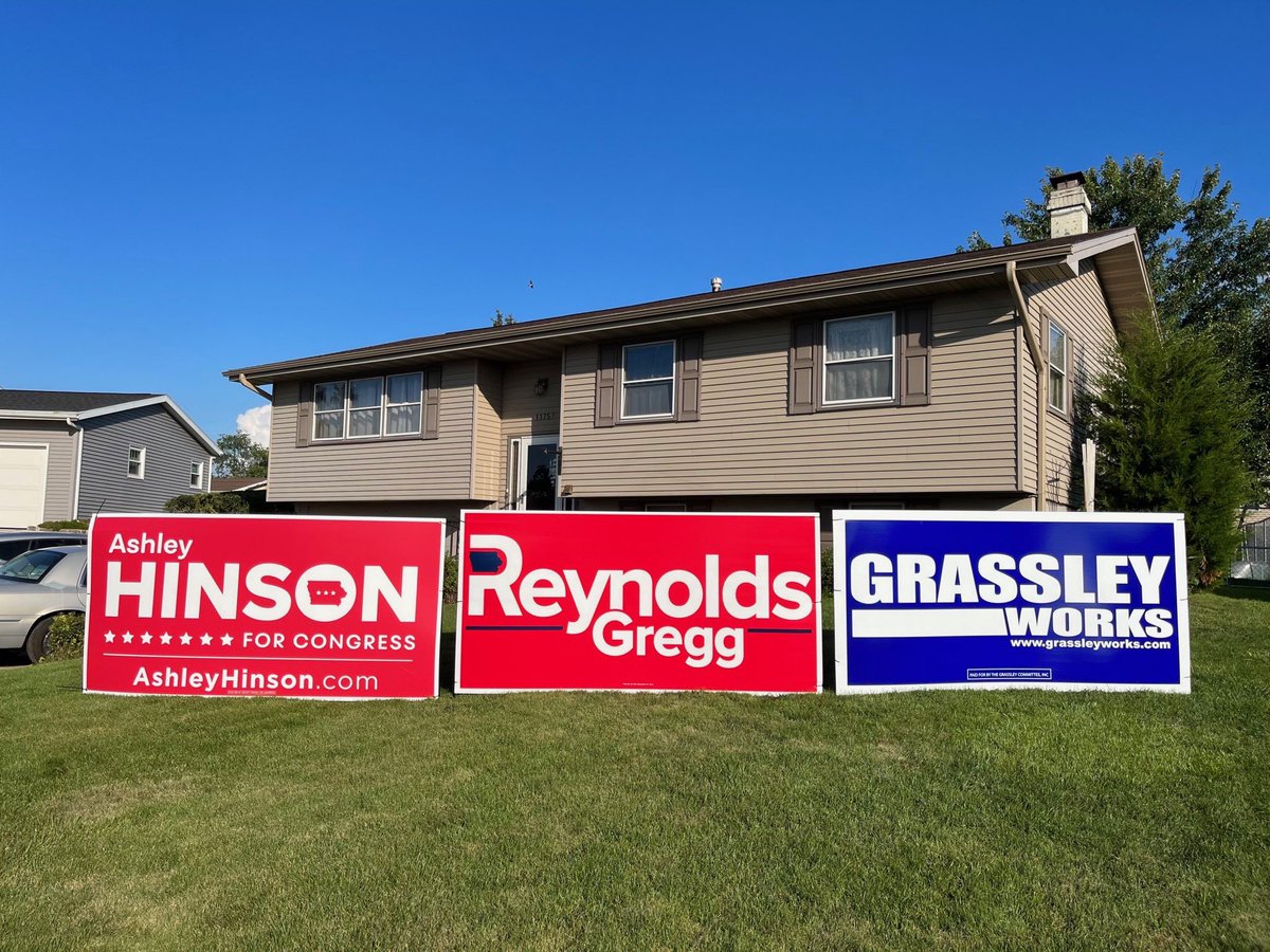 ReynoldsForIA's tweet photo. Team Reynolds 🤝 @GrassleyWorks 🤝 @Team_HinsonIA w/ the 💪 barn sign game https://t.co/mzm4uRr9HZ