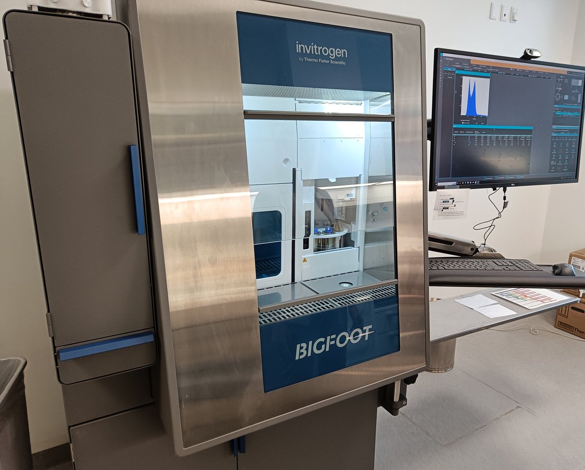 IdunRein's tweet photo. Lovely visit the FACS core facility at Aarhus university to see their BigFoot spectral cell sorter! Thank you for having us! @flowcytometri @OusResearch #flowcytometry https://t.co/szSZKUhXav