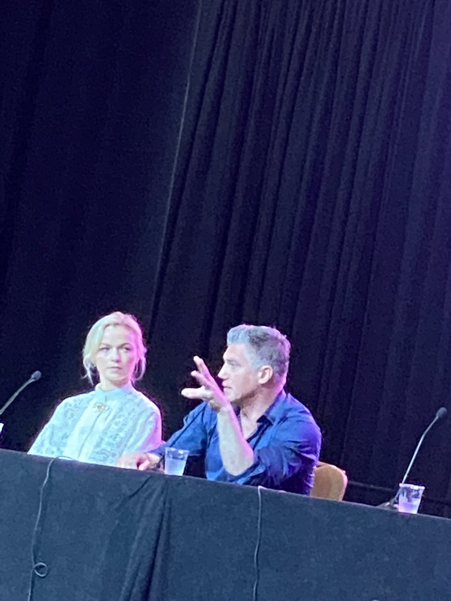 Stonefree63's tweet photo. Anson Mount addresses the life his hair has taken on. 🤣 #PikesPeak #DragonCon2022 #DragonCon #StrangeNewWorlds #startrek #trektrack #johnnybravo https://t.co/LXkwySe7v3