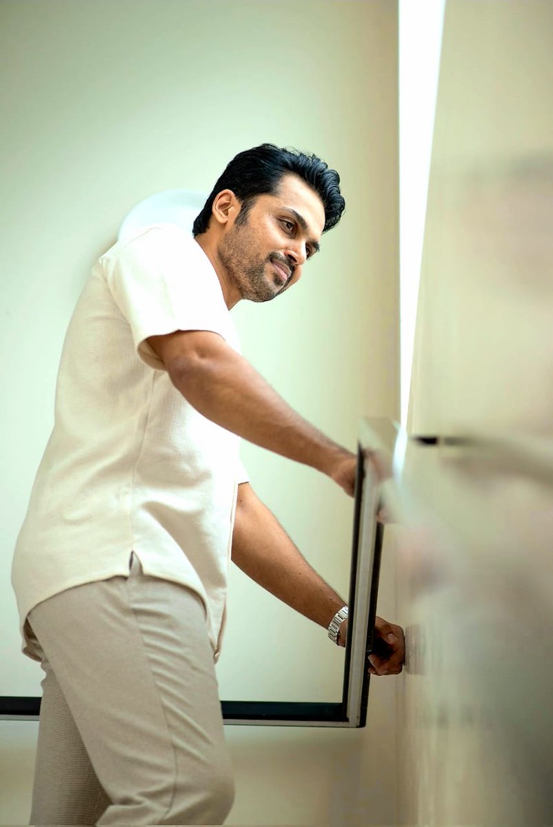 DevaAna91466596's tweet photo. Stylish King Thalaivan @Karthi_Offl Anna... 💯❤️😘

#Karthi #Viruman #PonniyinSelvan #PS1 #Sardar #SardarDiwali #Kaithi2 #Karthi24 #Karthi25 https://t.co/ufHwasbXYC
