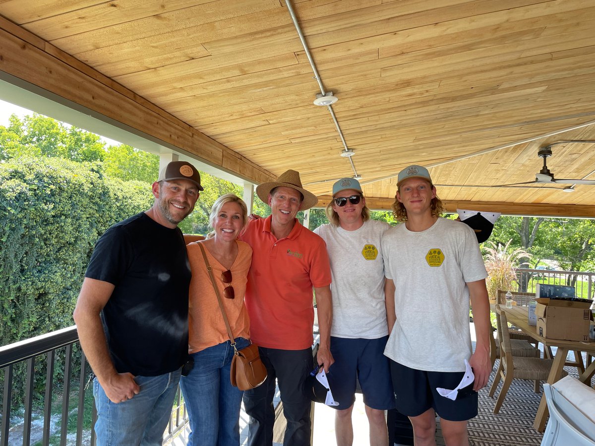 verdtechHQ's tweet photo. Our team had a blast with Dave and Jenny yesterday and we cannot wait for the big reveal! Many thanks to the cast and crew for the opportunity to do more cool work on camera. #verticalgardening #smallspacegardens #patiogardens #balconygardening #livingwalls https://t.co/BU6aN0zFrJ