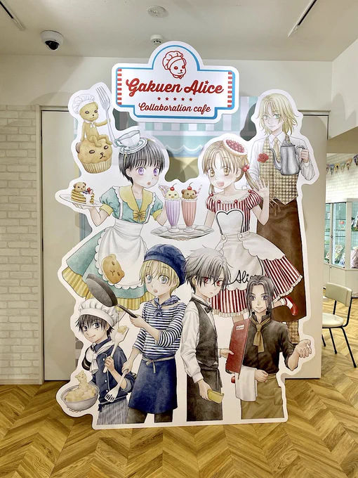 樋口橘先生にお誘いいただいて学園アリスカフェお邪魔してきました💫
店内きれいで料理も可愛くておいしくて大満足でした☺️✨
エコバッグ予約しちゃった〜 