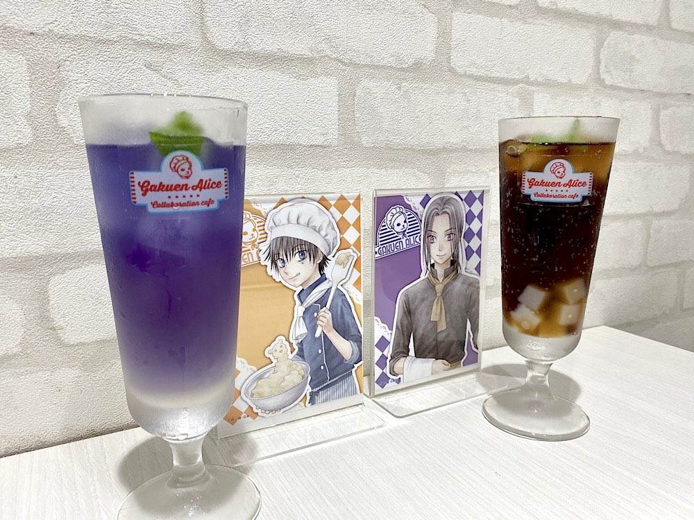 樋口橘先生にお誘いいただいて学園アリスカフェお邪魔してきました💫
店内きれいで料理も可愛くておいしくて大満足でした☺️✨
エコバッグ予約しちゃった〜 