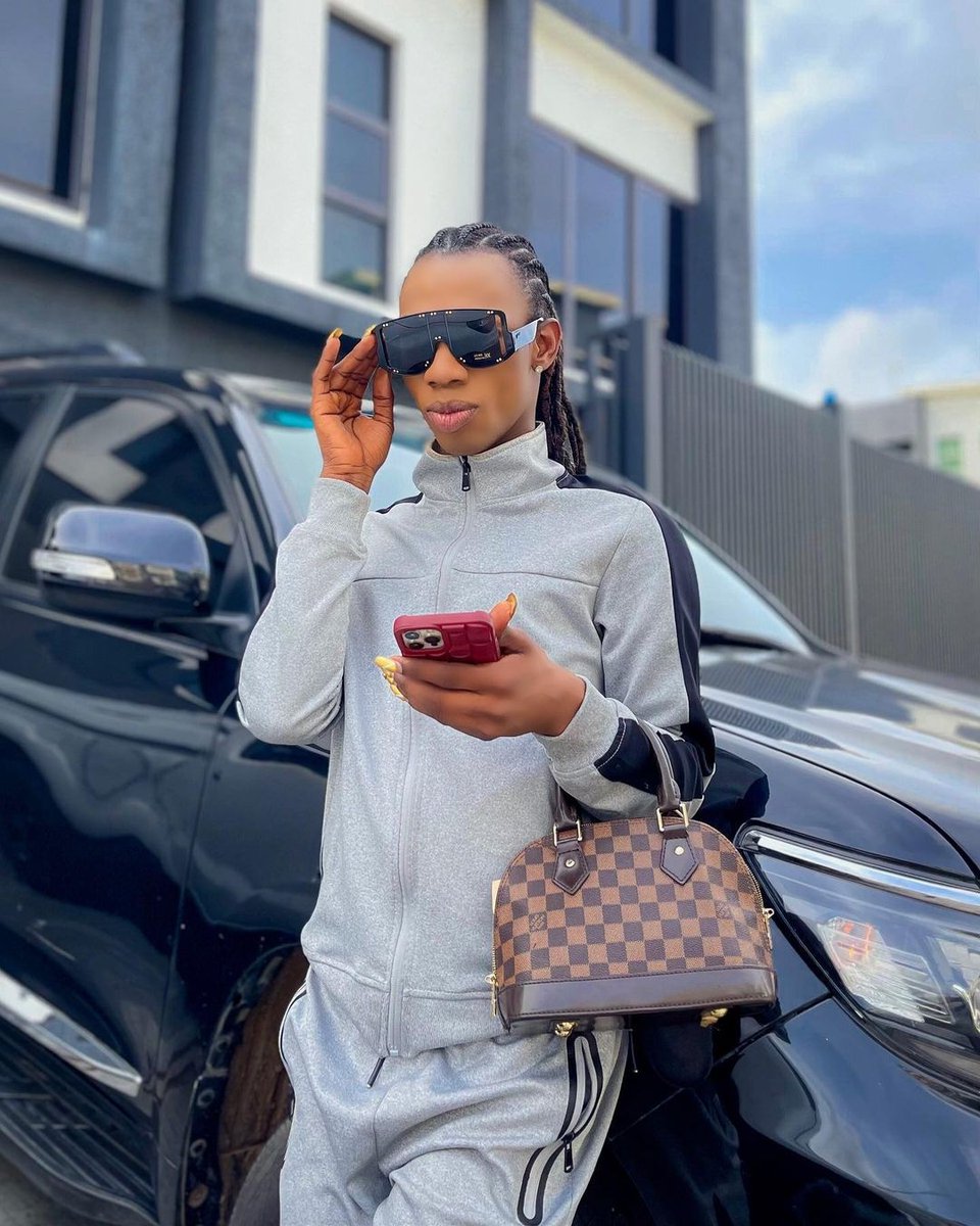 legitngnews's tweet photo. Hey DURLIIIIIINNNGGGGSSS!!!
James Brown has acquired a new whip!
Congratulations on his new Range Rover.
There's nothing as sweet as enjoying the fruits of your labour ❤❤
📸: @wf_jamesbrown (Instagram)
#legitng #legitposts #JamesBrown #fridaygoodness https://t.co/GLqo2XKu6W