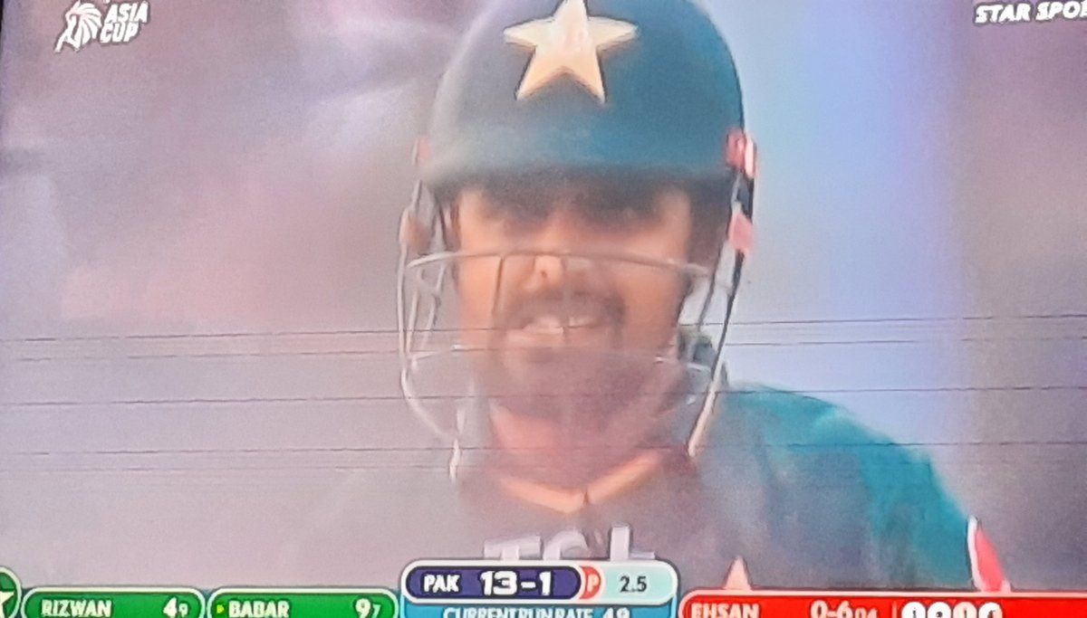 Nagrik_e_Bharat's tweet photo. What a brilliant bowler he is 👏
#Ehsan takes out #Babar in his first over only.

#PAKvsHK #AsiaCup #AsiaCup2022 #BabarAzam #EhsanKhan #Sharjah https://t.co/Ig0ty565C1