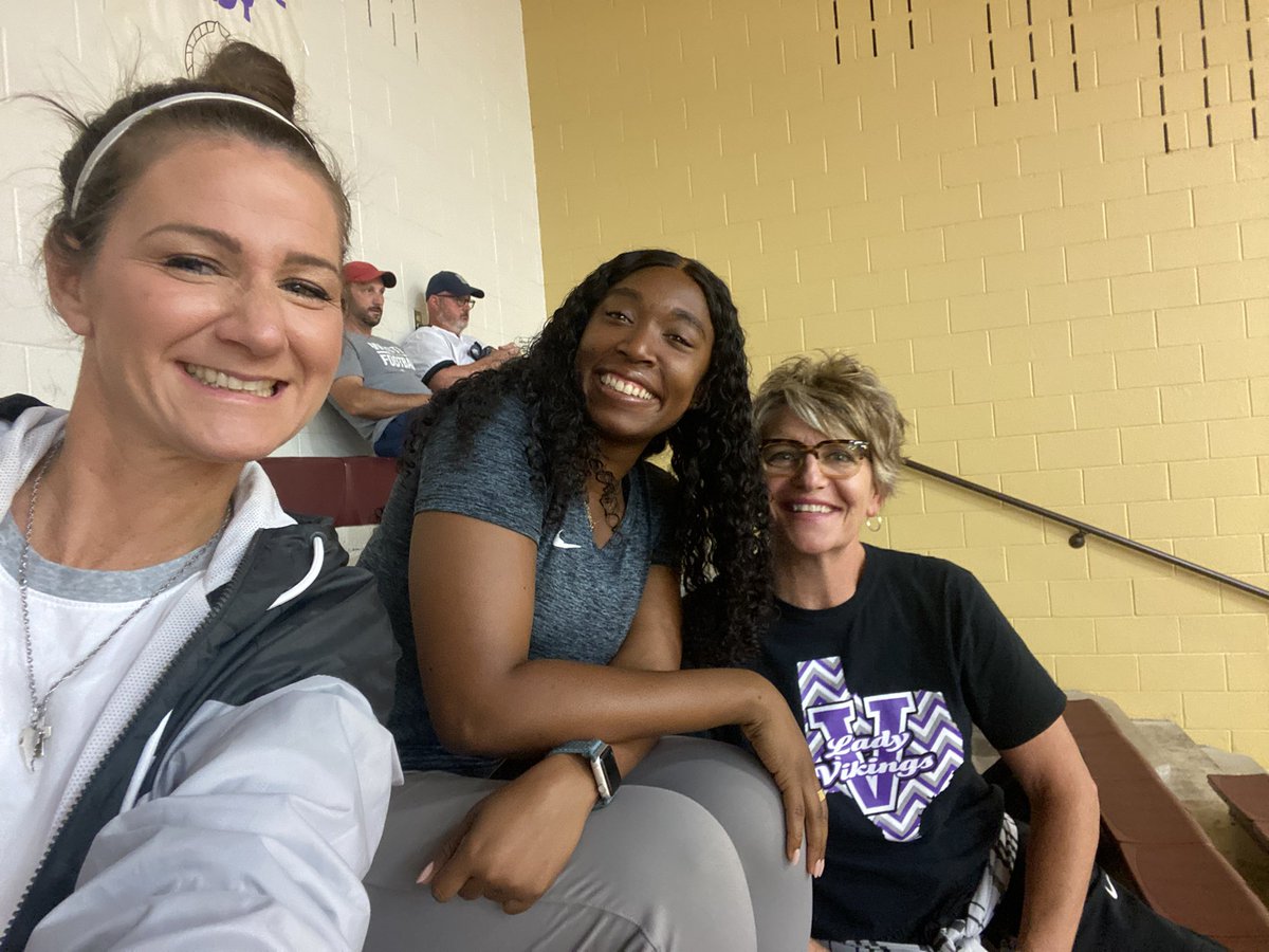LMSLadyLegends's tweet photo. Power Squad at PE PD today! ❤️🖤💜🖤🧡🤍💪🏼@RedhawkBall @VandeventerMS @LawlerMS_FISD #fisdmadetoshine https://t.co/IOcRrfncCr