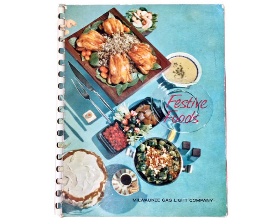 jarmgirl's tweet photo. Really love this, from the Etsy shop BrocanteAttic. https://t.co/KhcAUlCFIz #etsy #festivefoods #1950scookbook #retrocookbook #cakespuddings #breadsmeats #appetizerrecipes #milwaukeegasco #bakingcookbook #foodiegiftidea https://t.co/bADRYab3rs