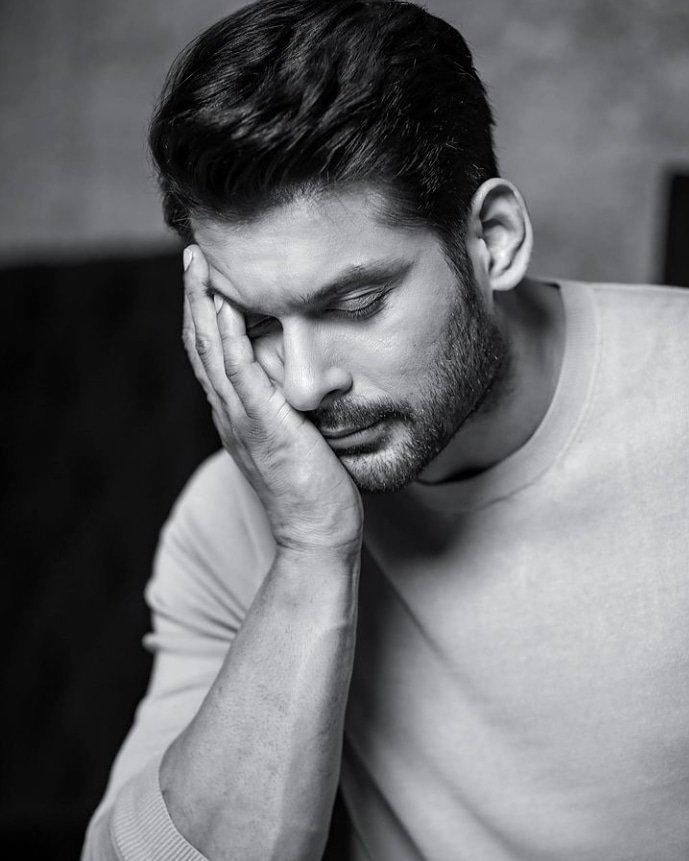 Mukeshp18094940's tweet photo. #sidharthsuklaforevreinourheart
#shiddharthsukta
#SidharthShukIa #sidking #SidHeart
This day ๐๐๐๐ one year ๐๐
Missing u all time sidharth all heart king ๐ https://t.co/Q30yf0RJcW