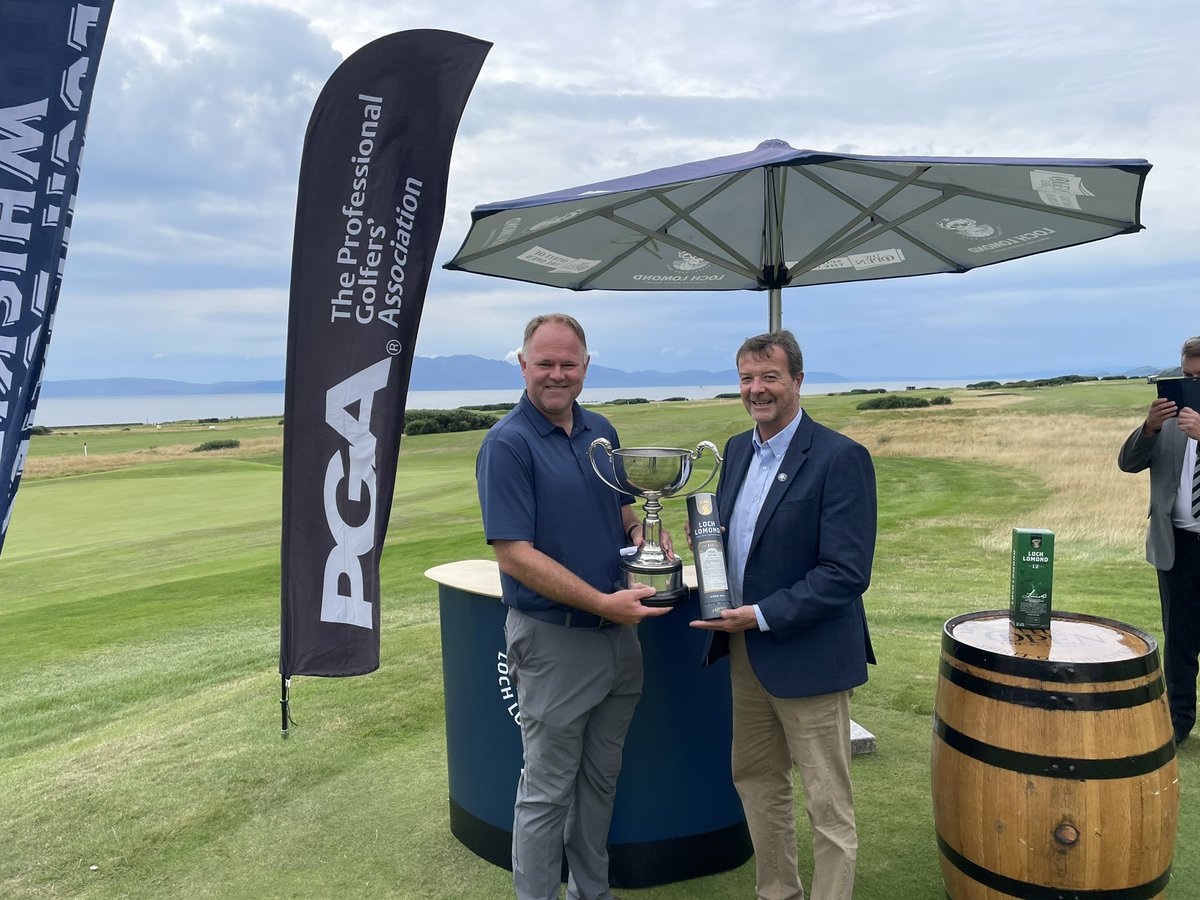 PGAScotland's tweet photo. The 2022 @LochLomondMalts Scottish PGA Champion is @Forsythgolf 

Alastair won on the second playoff hole against @pohara61, after both players tied after 72 holes on -15 par at @theWKGC 

#tartantour #pgascotland @ArnoldClark https://t.co/Lc71ZrbWQw