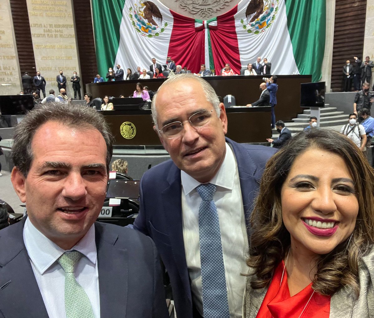 lorenapignon_'s tweet photo. Hemos recibido el informe de gobierno 📖 de @lopezobrador_.

Procederemos a su análisis, el @GPPRIDiputados ejercerá a plenitud su papel de órgano de control del poder ejecutivo.

A exhibir que la reforma 📜 propuesta para la Guardia Nacional es una pulsión autoritaria más. https://t.co/MMBs9zezRM