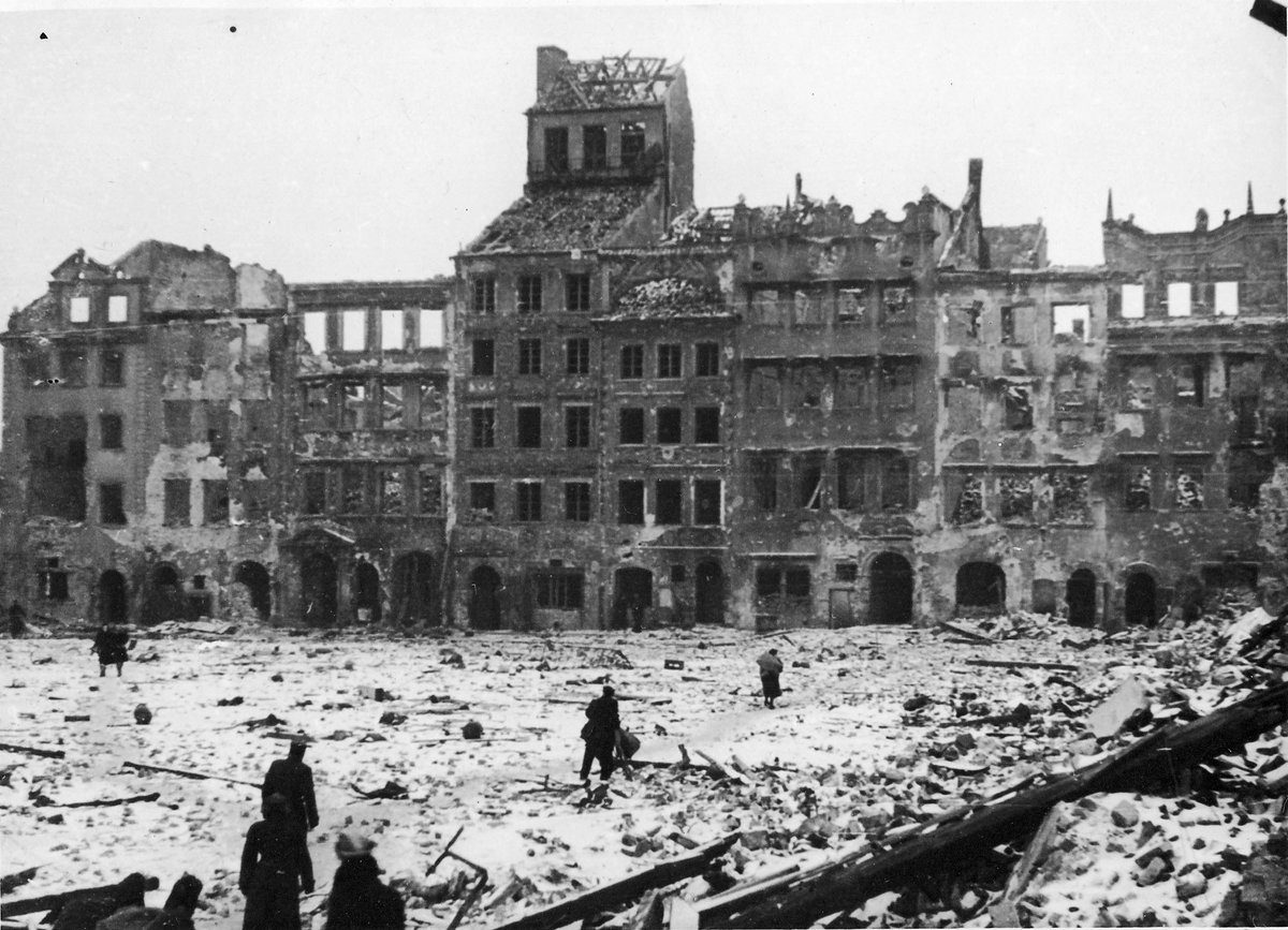 Poland's tweet photo. #OTD 42 years ago, Warsaw's Old Town was placed on the @UNESCO World Heritage Site List. ✨

After it suffered a catastrophic destruction during #WW2, it had been completely reconstructed with the efforts of the Warsaw residents who raised the 🇵🇱  capital from ruins.

#unREDEEMed https://t.co/Mb2mnJc6eD
