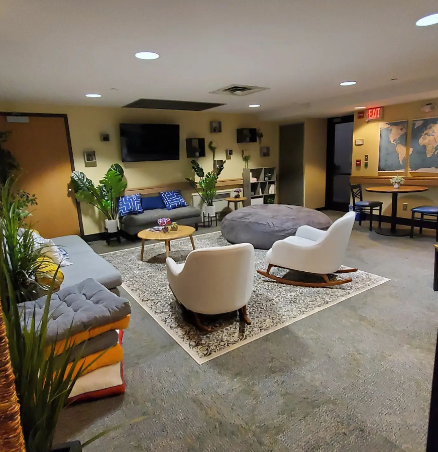UtcVeteranMA's tweet photo. Pics from our Grand Reopening last Fri.!

We've updated the computer lab and we now have a VMA reflection room (aka the cozy room). Check out all this new furniture. These two spaces are near our office: 143 @ the UC. https://t.co/tXkNpK32DS