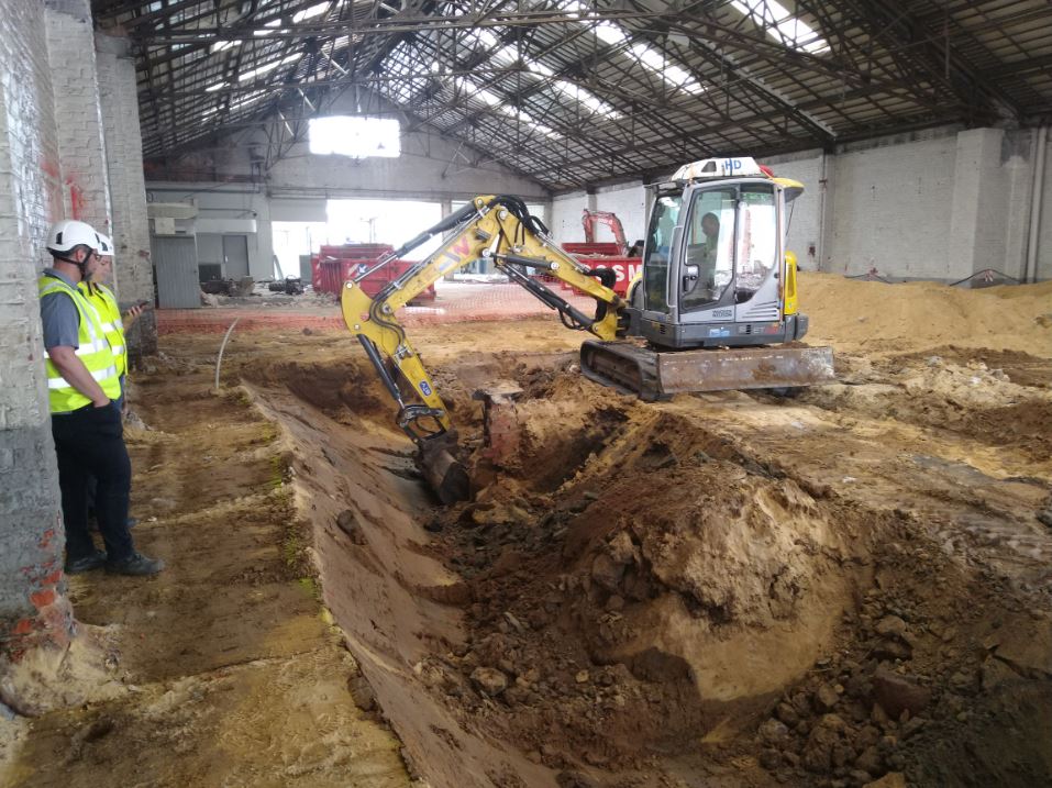 swecobelgium's tweet photo. In #Aalst verrijst een fietsenwinkel op de plaats van een oude garage. De #bodem van deze site werd gesaneerd. Onze collega’s van #ABSoil Remediation Experts Part of #Sweco verzorgden voor #Tersana de milieukundige begeleiding en het bodemsaneringsproject: https://t.co/1BLkYzuQpL https://t.co/CIT88hciqM