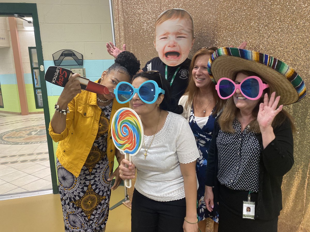 kimsw2871's tweet photo. Photo booth, candy bar, team building oh my! Day 2 of professional development is underway at JMF and we are having some fun💚 #togetherwecan #juntospodemos @LBpublicschools @MsWickes https://t.co/8zLCvnaGRx