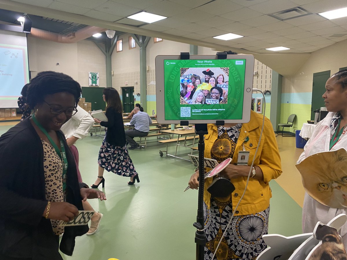 kimsw2871's tweet photo. Photo booth, candy bar, team building oh my! Day 2 of professional development is underway at JMF and we are having some fun💚 #togetherwecan #juntospodemos @LBpublicschools @MsWickes https://t.co/8zLCvnaGRx