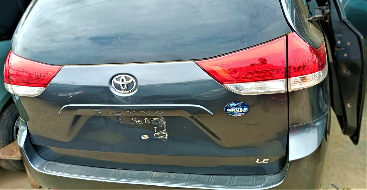 ObuleAutoLtd's tweet image. Fresh Deal...🥰  #newmonthnewgoals 👌
#TGIF
Brand: TOYOTA
Model: SIENNA LE
Year: 2011
Colour: Grey
Price: 7,500,000
Transmission : Automatic
Condition: Foreign used/Tokunbo.
Negotiable 💯
Working Perfectly.
For your Clean and Affordable Car, Call 08151023030🇺🇸