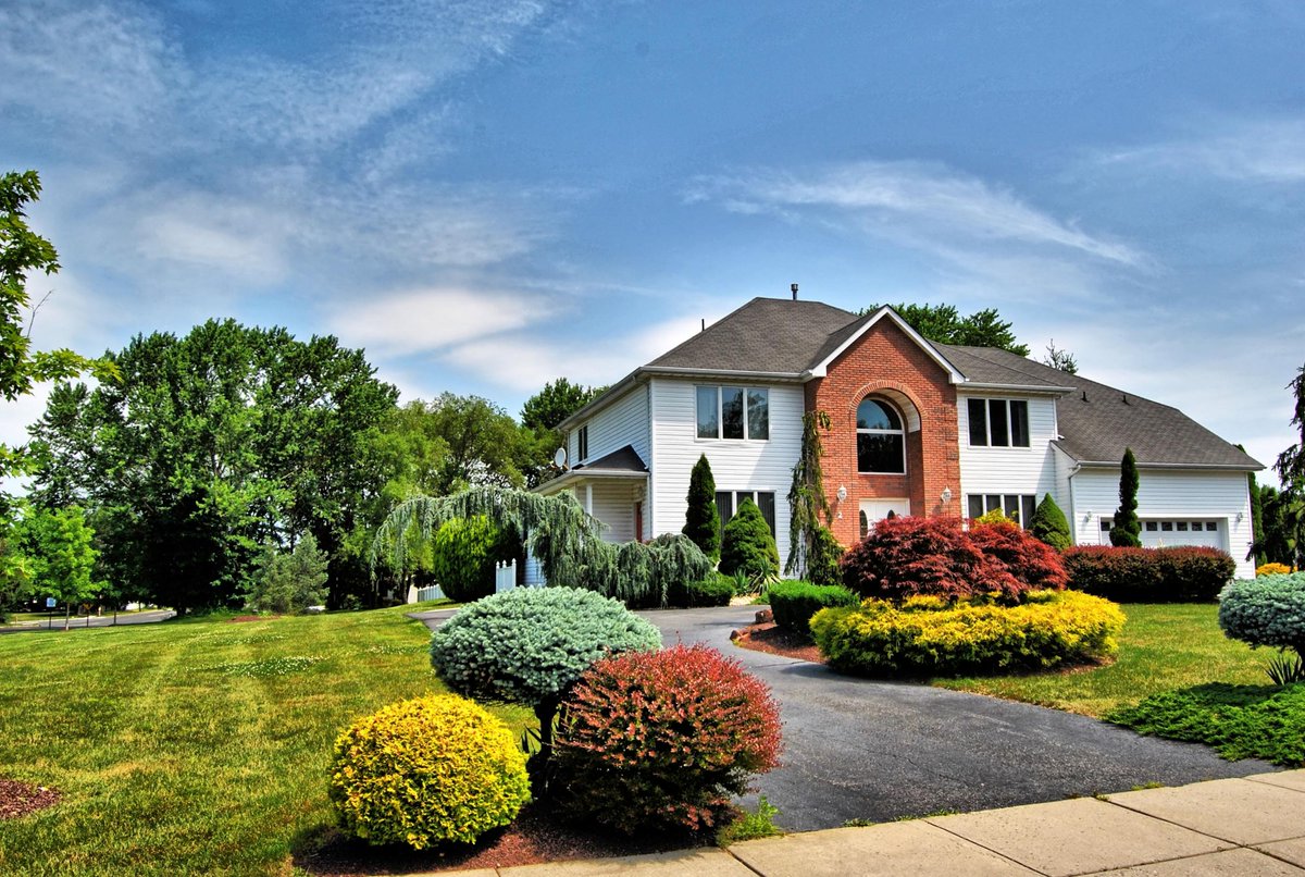 RNElite's tweet photo. See a virtual tour of our listing on 2 Brentwood Dr #Manalapan #NJ  #realestate https://t.co/HkJVl4jKf9 https://t.co/YGtl3HIkCr