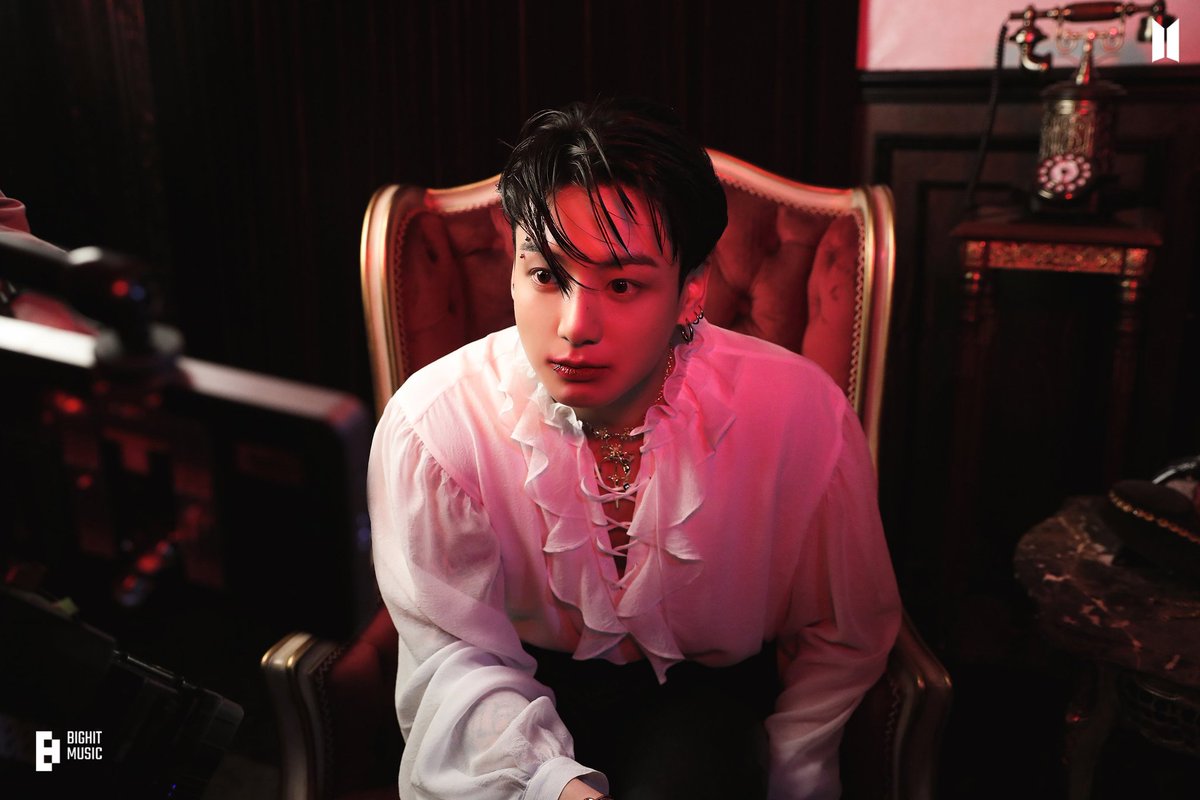 rosalindaferr1's tweet photo. Vampire concept of jeon jungkook is killing us!!! Shemsss let us breathe! https://t.co/6sFwNphl0s