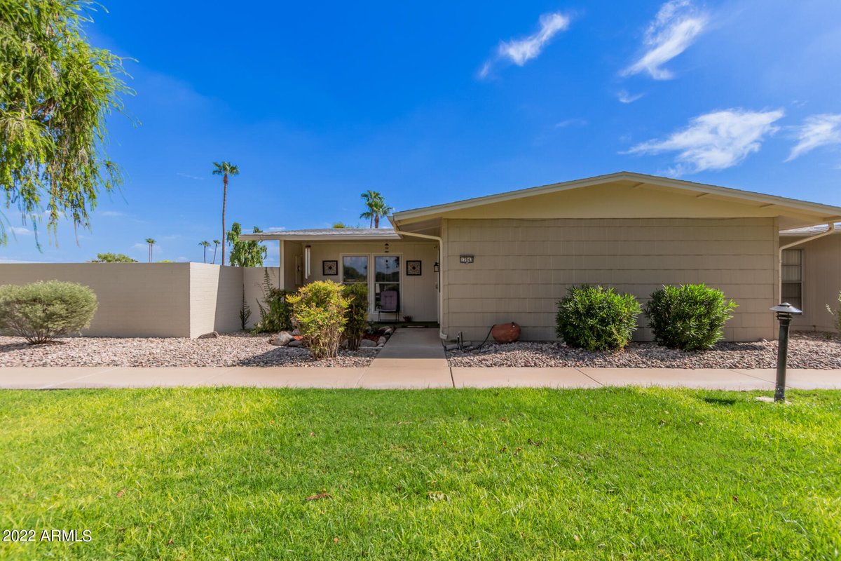 LookLlc's tweet image. Simply amazing in Sun City. Move into this 2 BD/ 2 BA now! Call/text/DM me today!  cpix.me/l/152962956