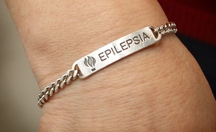 Yksi epileptikko annettu juuri ensihoidon huostaan.

Muistutuksena meille kaikille: mistä tunnistan epileptisen kohtauksen ja kuinka toimia tilanteessa? 👇